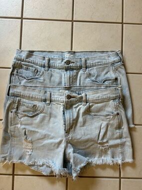 Light Wash Distressed Denim Women’s Shorts- Set of 2